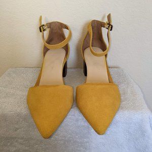 Crown Vintage, small pump closed toe sandal, size 8